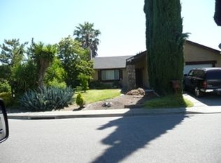 610 E Creekside Cir, Dixon, CA