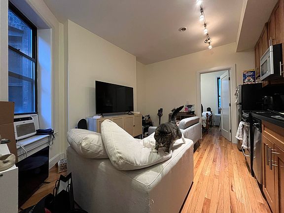 5th image of 228 E 80th St APT 4RE