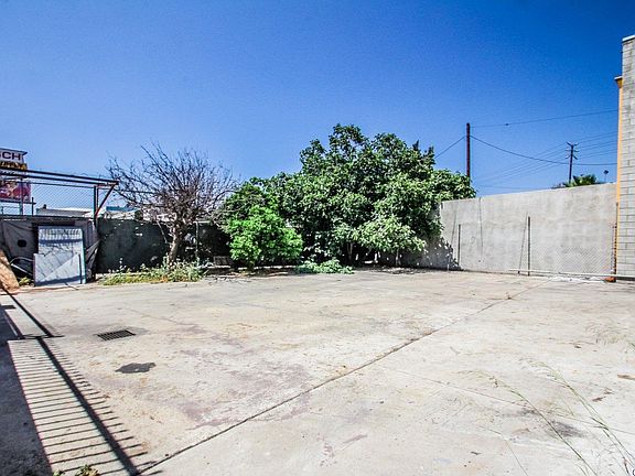 2nd image of 2325 N San Fernando Rd