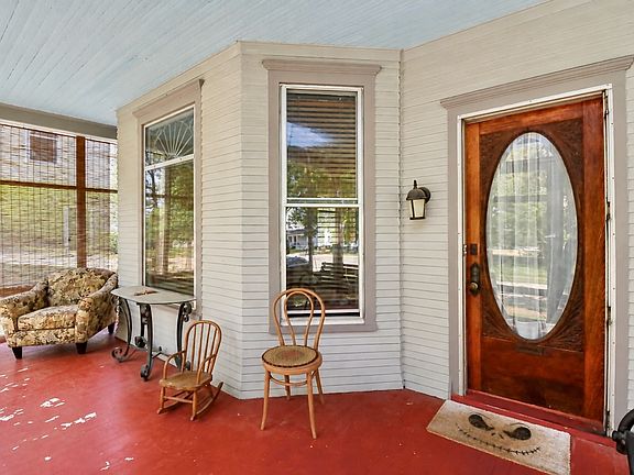 4th image of 1035 Marquette St