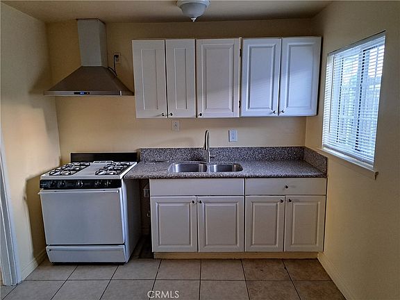 3rd image of 1206 S Palm St