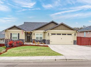 1321 Poppy Ridge Dr, Eagle Pt, OR 97524