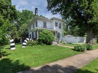 1327 Arlington Ave, Davenport, IA