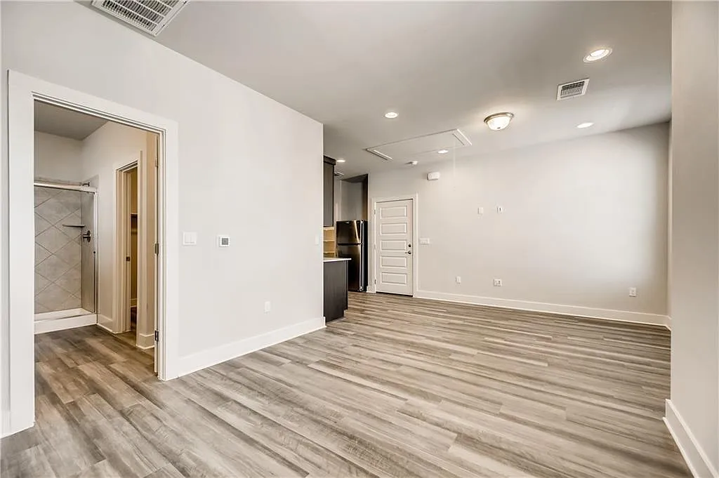 Studio, 550 sqft, $1,300 — Photo 4