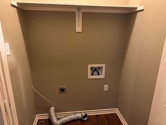 5th image of 615 Oak St
