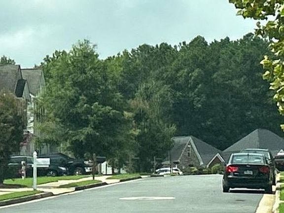 Exterior Neighborhood (street photo)