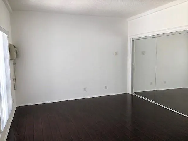 1409 Midvale Ave — Photo 10