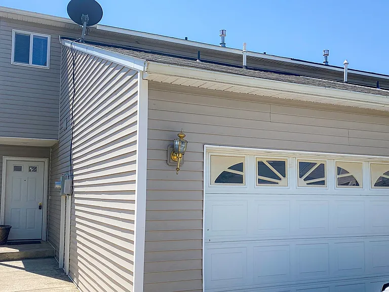 253 NW Clay Ct — Photo 6