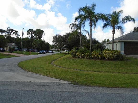 3rd image of 1929 SW Michelangelo Ave