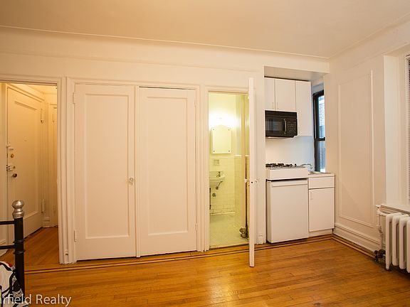 5th image of 300 8th Ave APT 6J