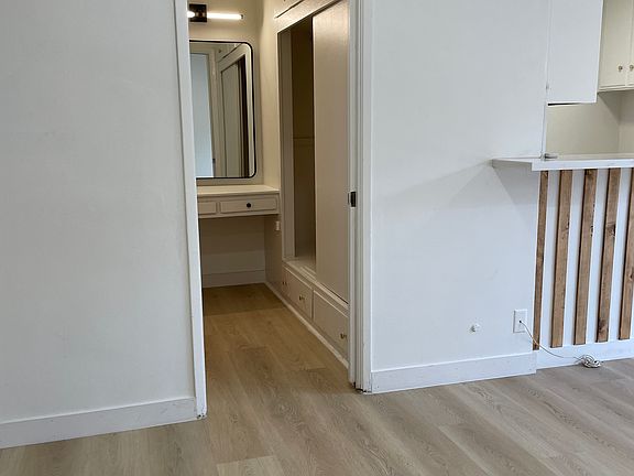 5th image of 605 S Grevillea Ave