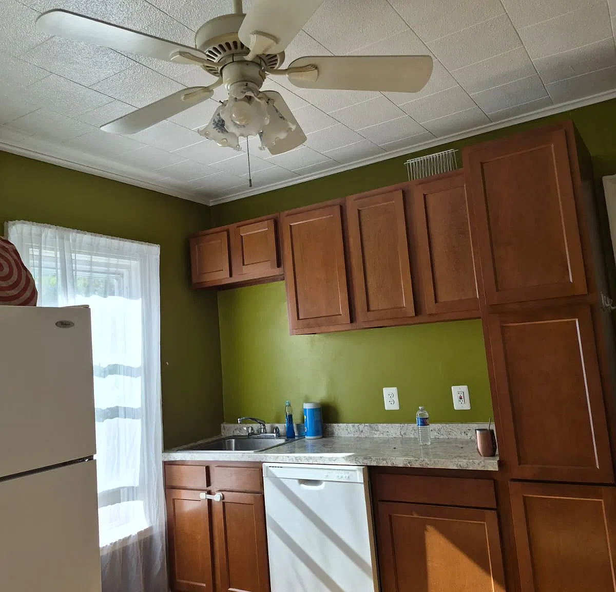 3 bed, 950 sqft, $1,450 — Photo 1