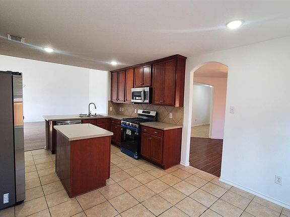 3rd image of 2814 Silver Point Ln
