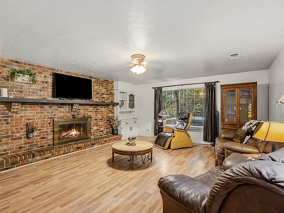 2nd image of 5607 Mona Ln