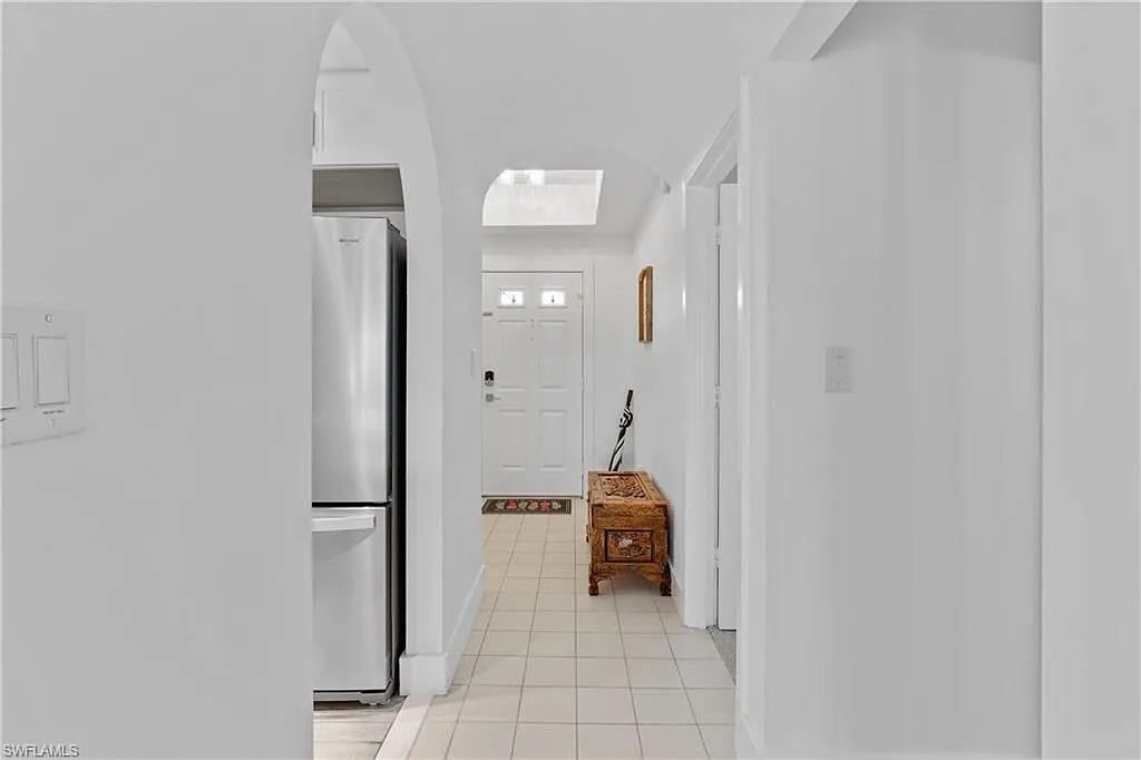 2 bed, 2.0 bath, 1205 sqft, $5,000 — Photo 4