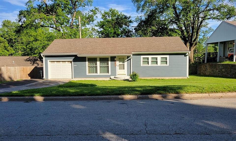 1st image of 2811 S 25th St
