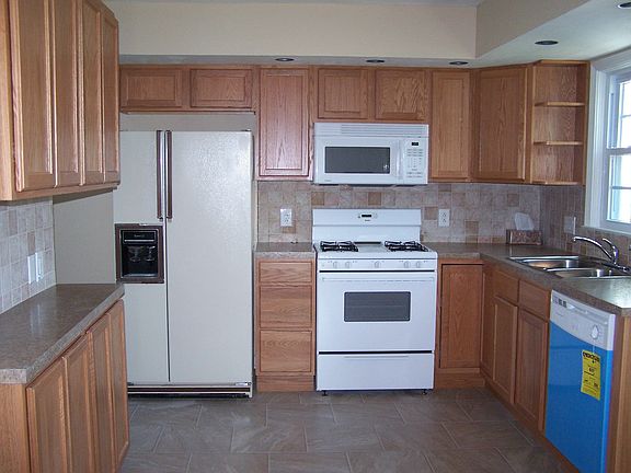4th image of 201 Cottington Dr