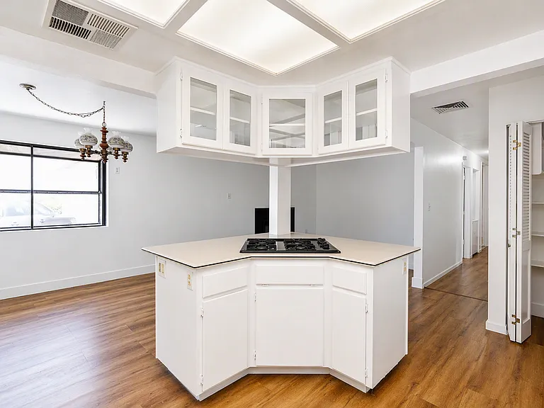 220 Lilac Ct — Photo 12