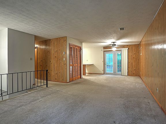 3rd image of 160 Ford Ln