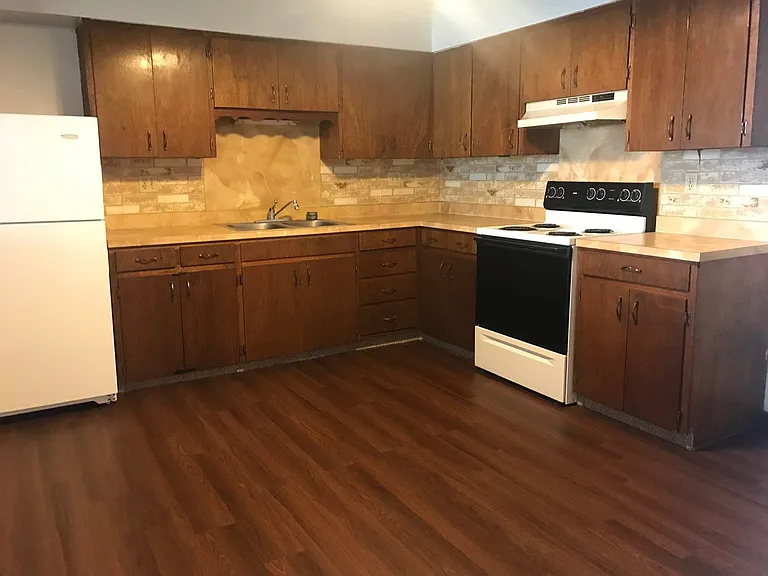 606 Cedar St — Photo 8