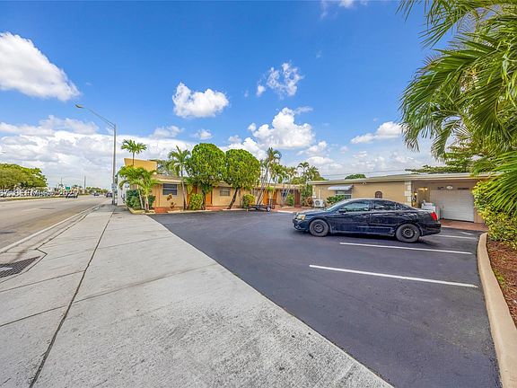 2nd image of 6124 Pembroke Rd