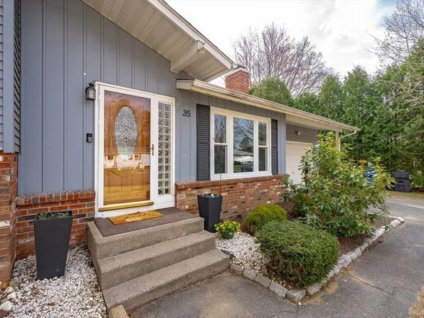 35 Elm Cres, South Deerfield, MA 01373