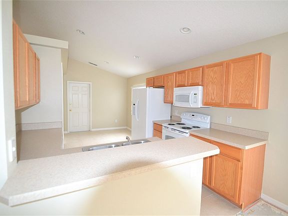 3rd image of 2624 Willow Glen Cir
