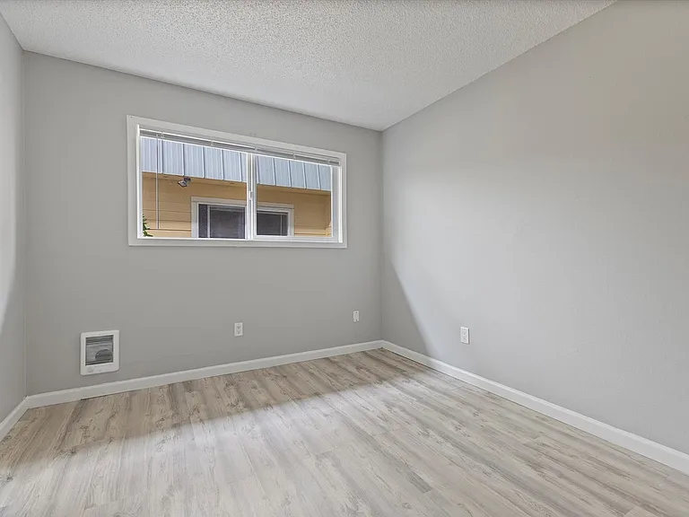 Executive East — Photo 39