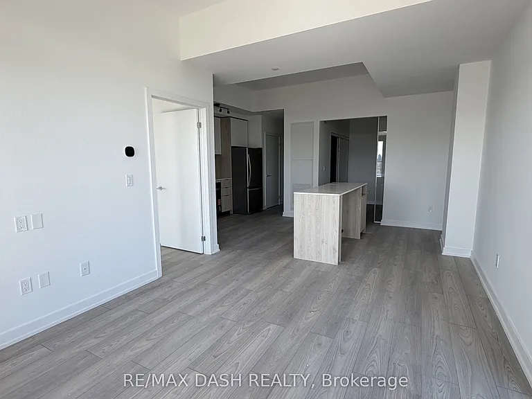 1007 The Queensway #610 — Photo 8