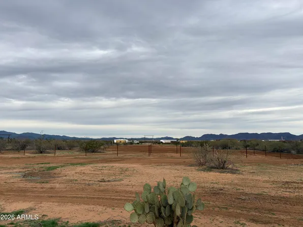 xx W Buffalo Dog Road #-, Aguila, AZ 85320