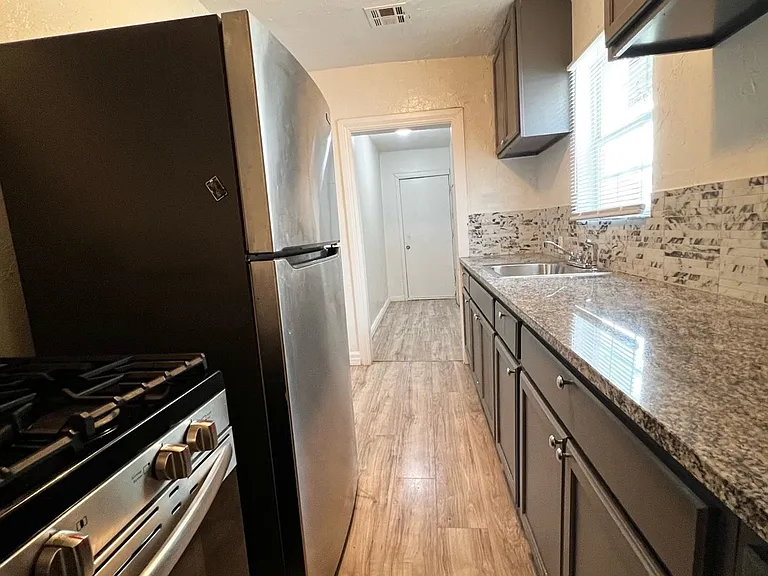 2240 NE 20th St — Photo 12