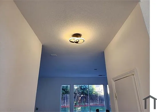 1422 Greenwillow Way — Photo 3
