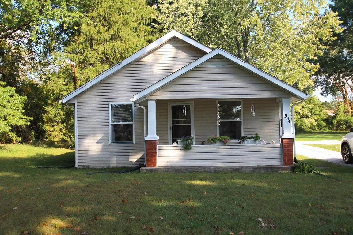 1584 Zettler Rd photo 1