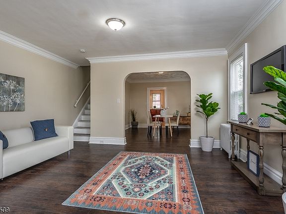 2nd image of 520 Nye Ave