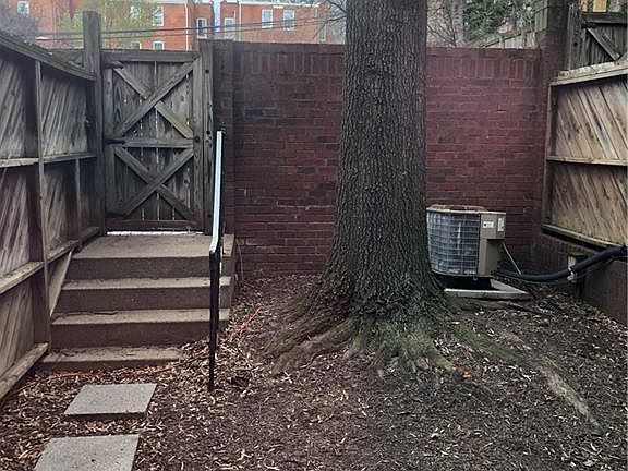 2nd image of 2506 E Franklin St