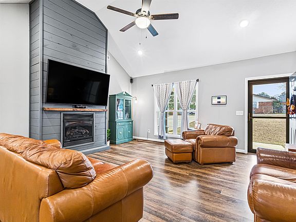 3rd image of 301 Garner Dr