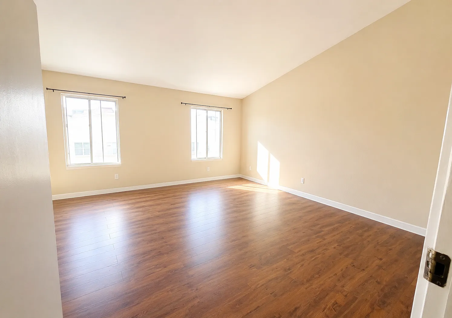 3 bed, 2.5 bath, 1719 sqft, $5,450 — Photo 4