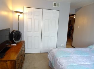 7042 98th St APT 1B, Chicago Ridge, IL 60415