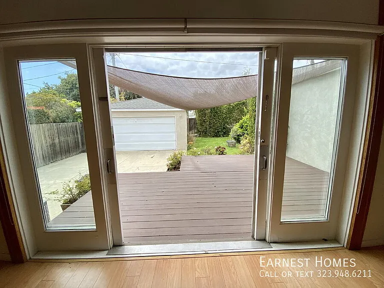 2577 S Bundy Dr — Photo 10