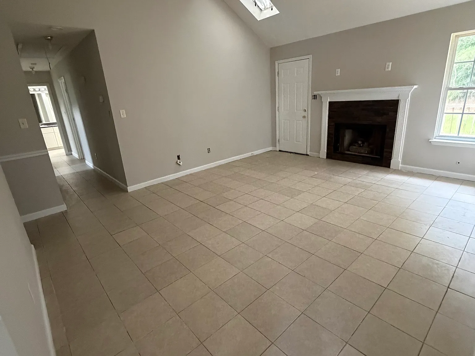 3 bed, 1420 sqft, $1,645 — Photo 3