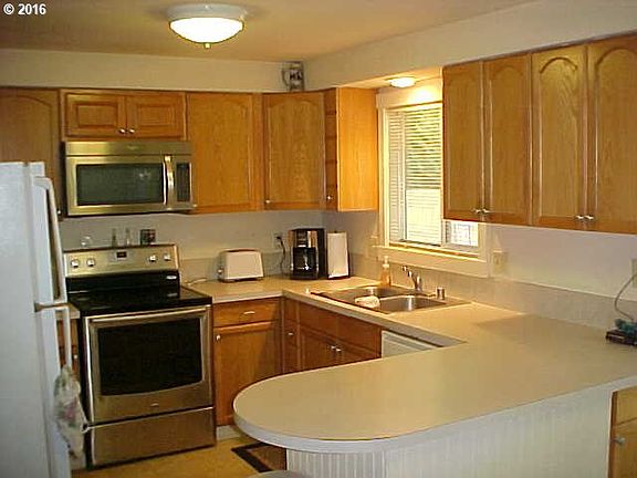 3rd image of 105 NE 152nd Ave