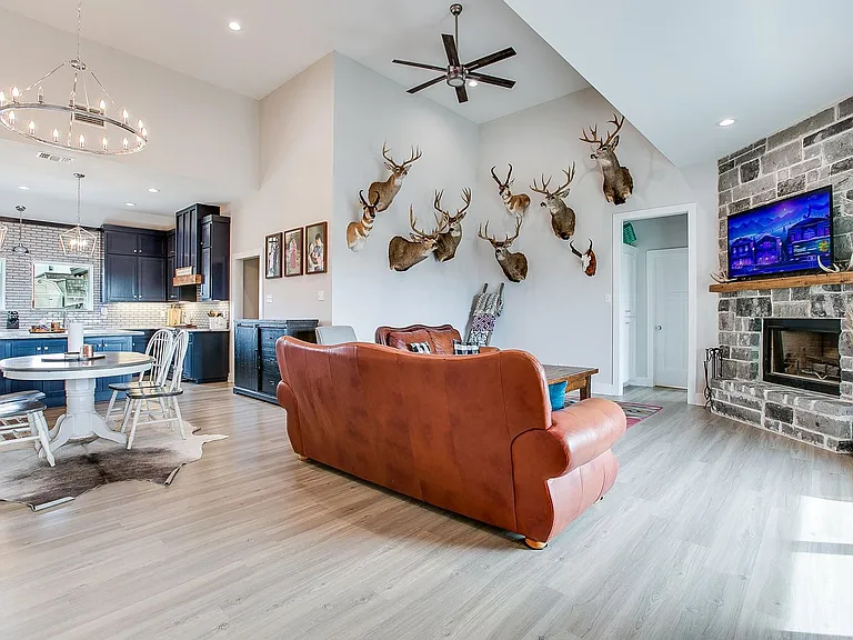 2610 Oak Hills Trl — Photo 4