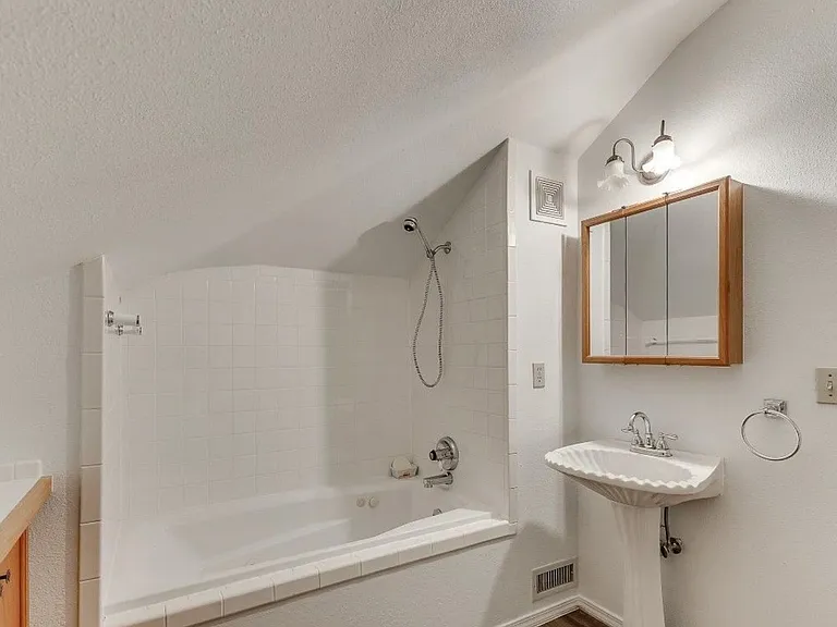 629 Montreal Dr — Photo 20