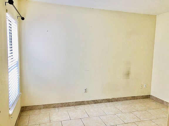 3rd image of 1182 Bayshore Dr N