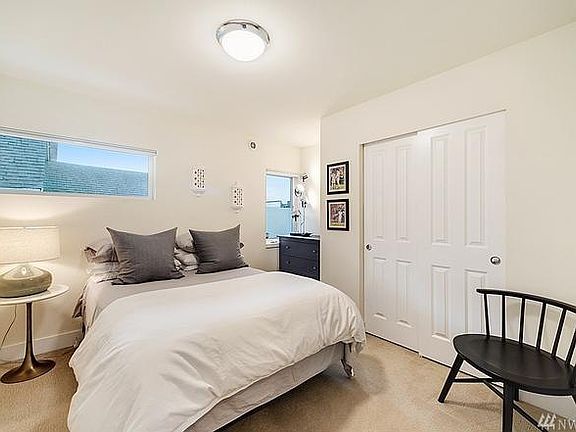 1st floor bedroom (could be an office)