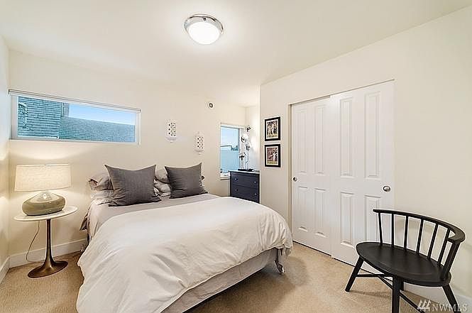 1st floor bedroom (could be an office)