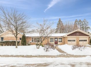 805 Demmond St, Elgin, IL 60123