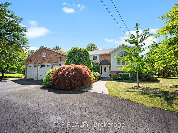 3rd image of 915 Burleigh Rd N