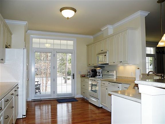 3rd image of 440 E Manley Avenue