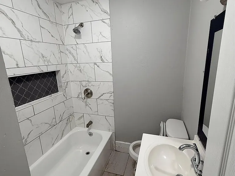 121 S Willow St — Photo 7